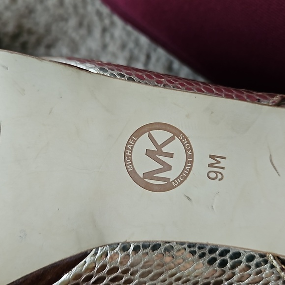 Gold Michael Kors heels! - Picture 7 of 8